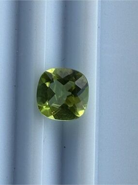 Peridot 7x7 1.0ct Loose Gemstone - Light Green